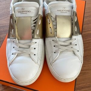 Valentino Rockrunner Gold Sneakers